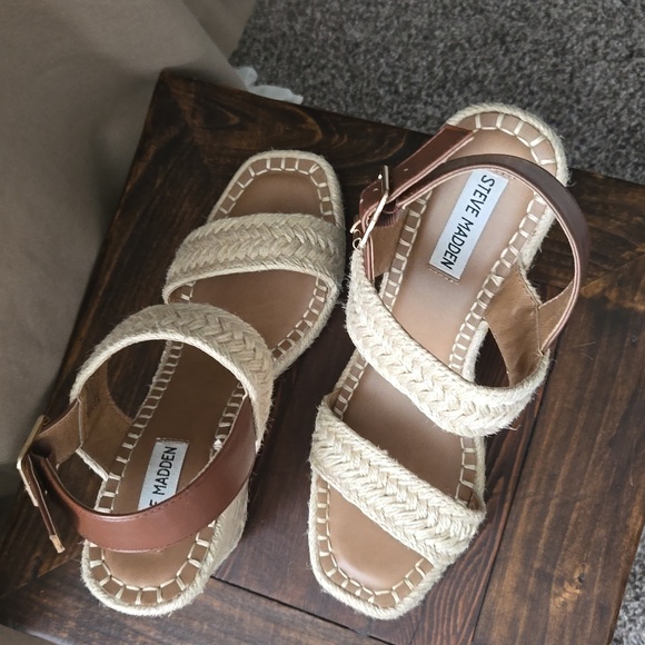 Steve Madden Wedge Sandles - Picture 3 of 12